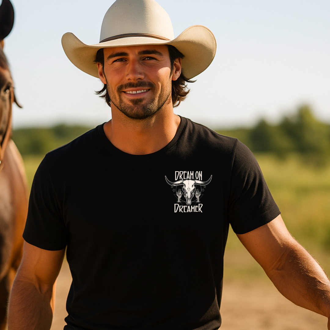 Camiseta casual de corte holgado con cuello redondo, manga corta, 100% Algodón, con diseño vaquero Dream Cowboy . Perfecta para el estilo diario.