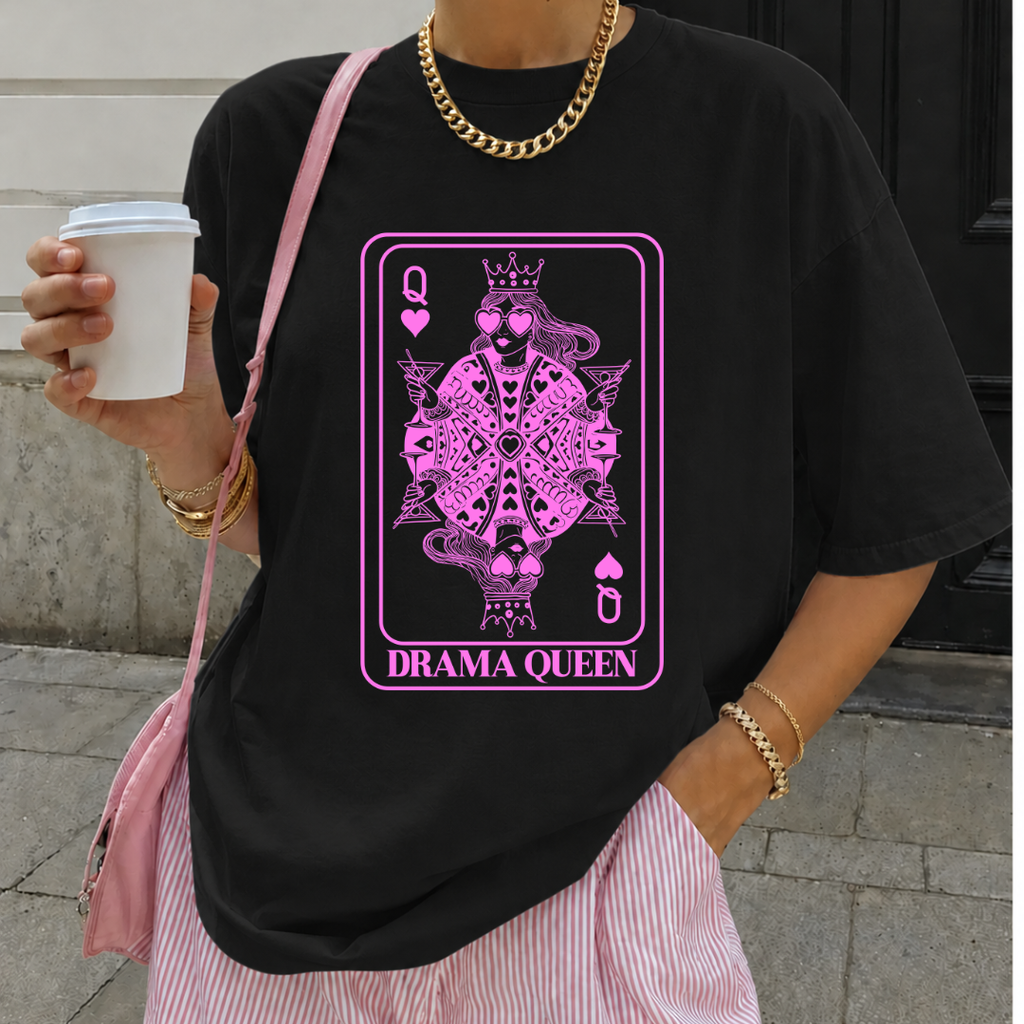 Camiseta con estampado,  100% Algodón, Camiseta casual de manga corta y cuello redondo, con diseño Queen Drama DTF. Perfecta para el estilo diario.