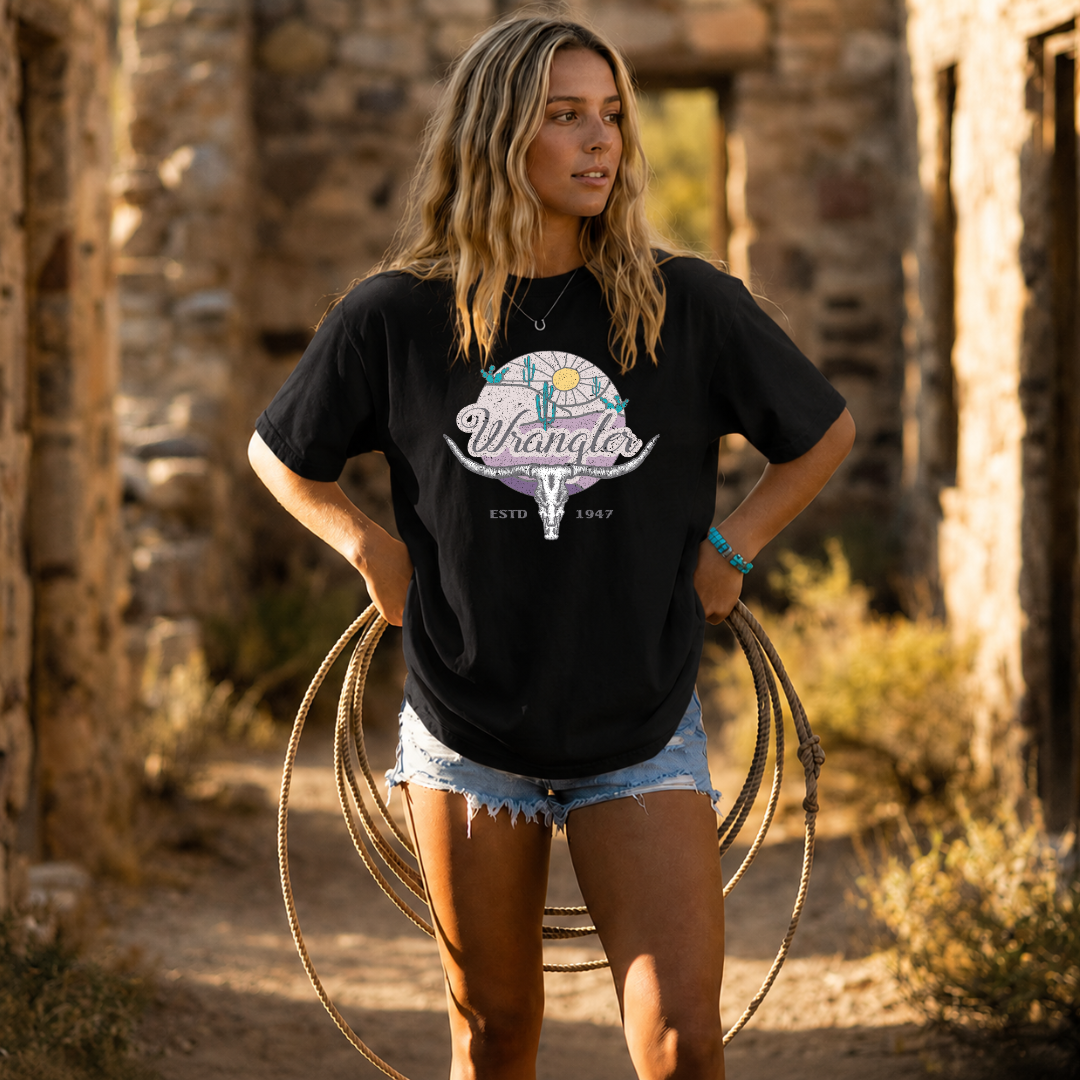 Camiseta con estampado,  100% Algodón, Camiseta casual de manga corta y cuello redondo, con diseño vaquero wrangler DTF. Perfecta para el estilo diario.