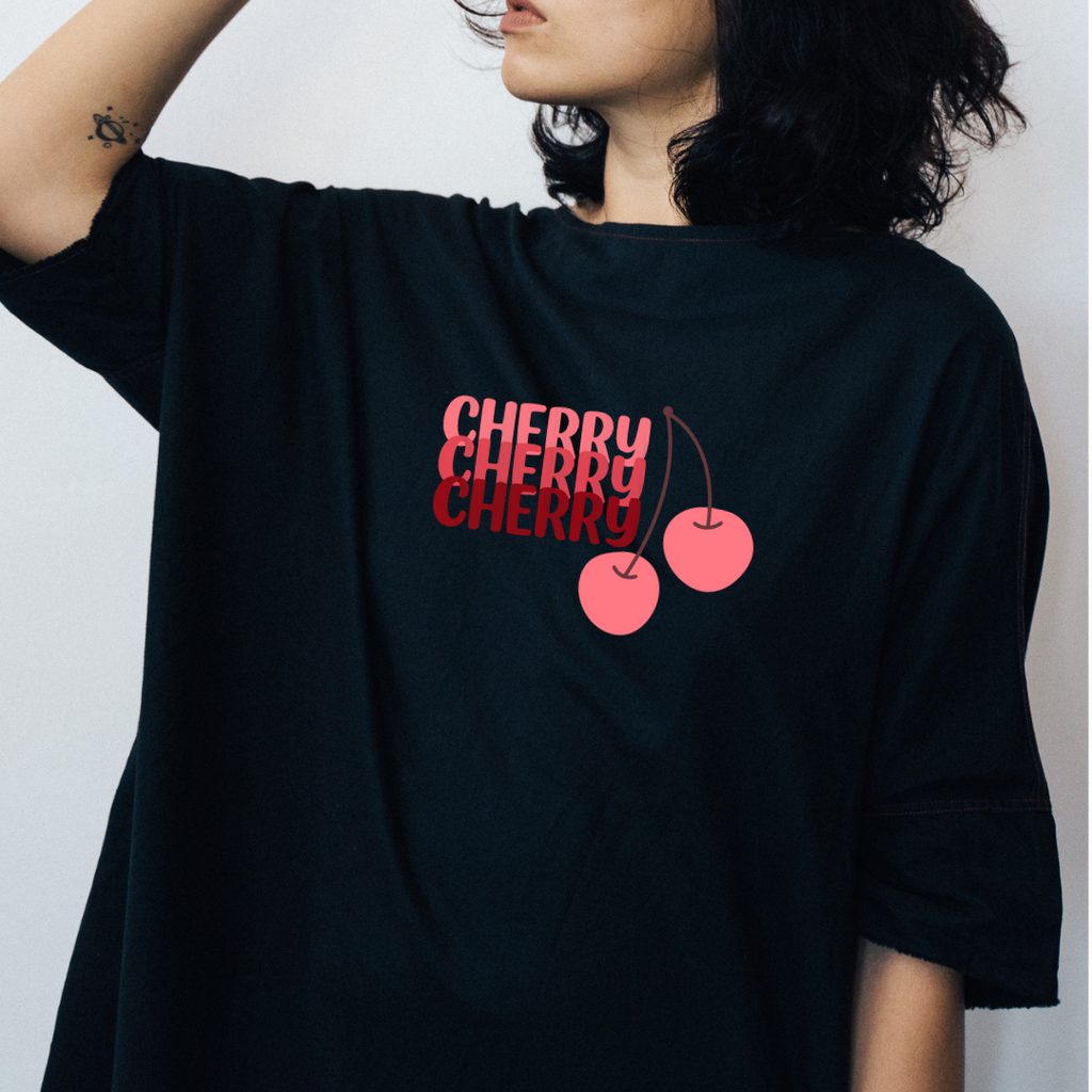 Playera Oversize Cuello Redondo, Manga Corta 100% Algodón, con Diseño Cherry Cherry.
