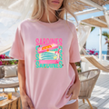 Camiseta casual de corte holgado con cuello redondo, manga corta, 100% Algodón, con gráfico de Sardinas Rosas. Perfecta para el estilo diario.