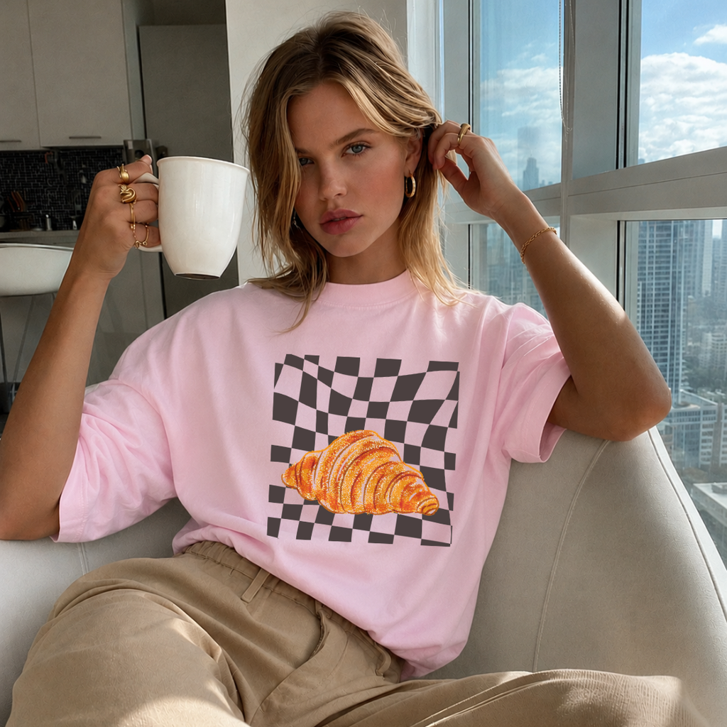 Camiseta con estampado,  100% Algodón, Camiseta casual de manga corta y cuello redondo, con diseño Croissant DTF. Perfecta para el estilo diario.
